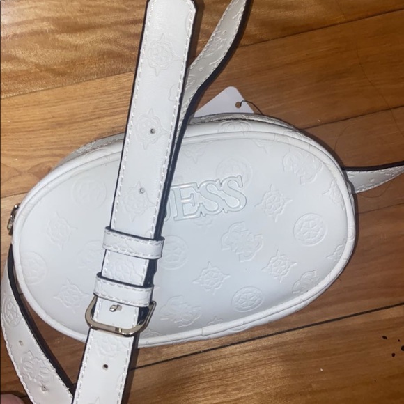 Guess belt bag/ fanny pack - Picture 2 of 3